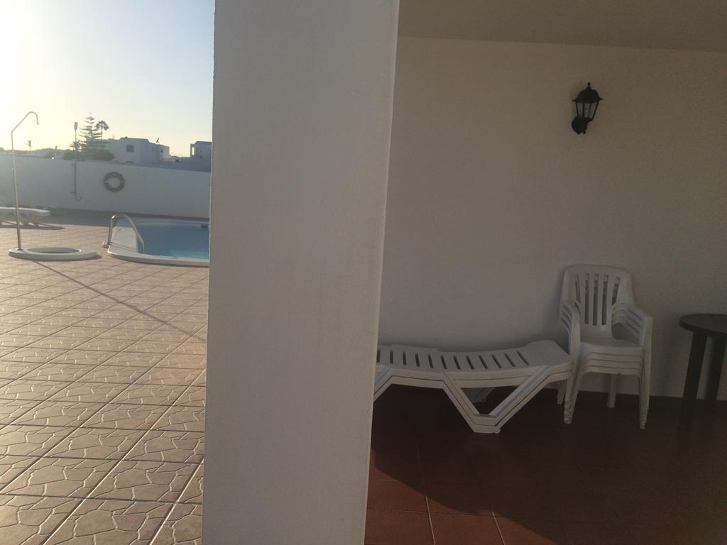Alhambra Apartamentos Tías Pokoj fotografie
