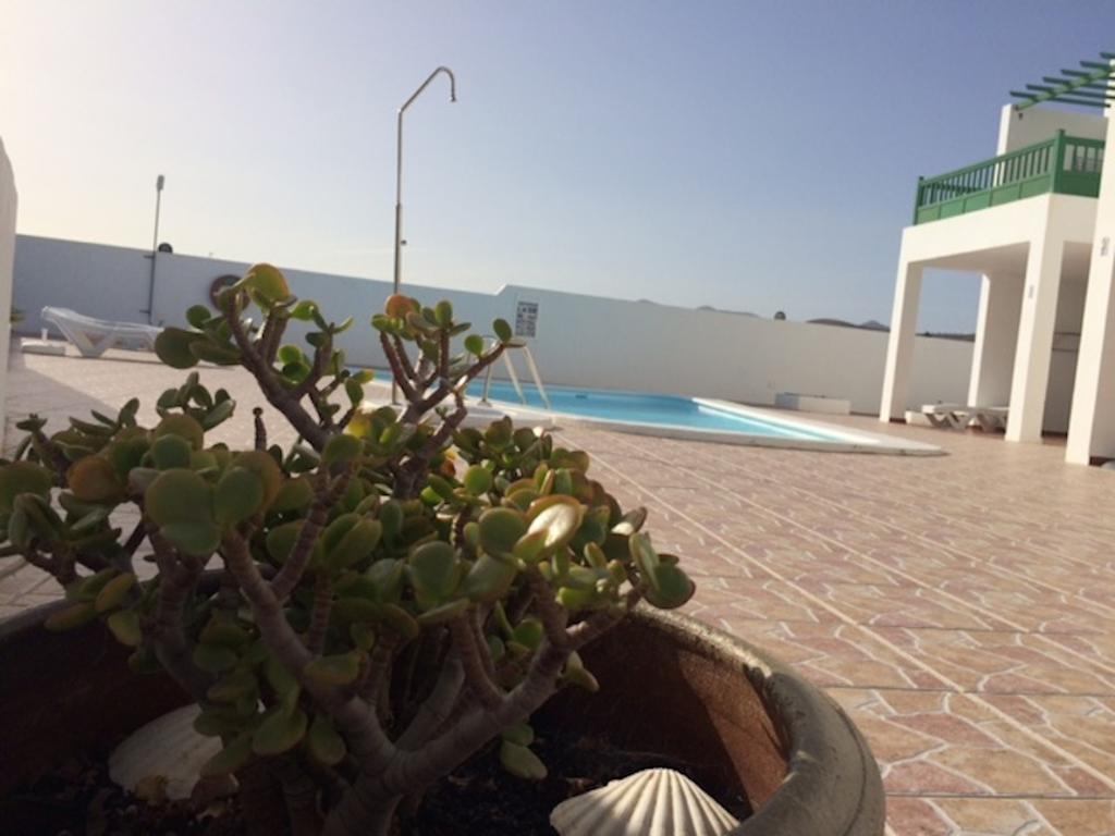 Alhambra Apartamentos Tías Pokoj fotografie